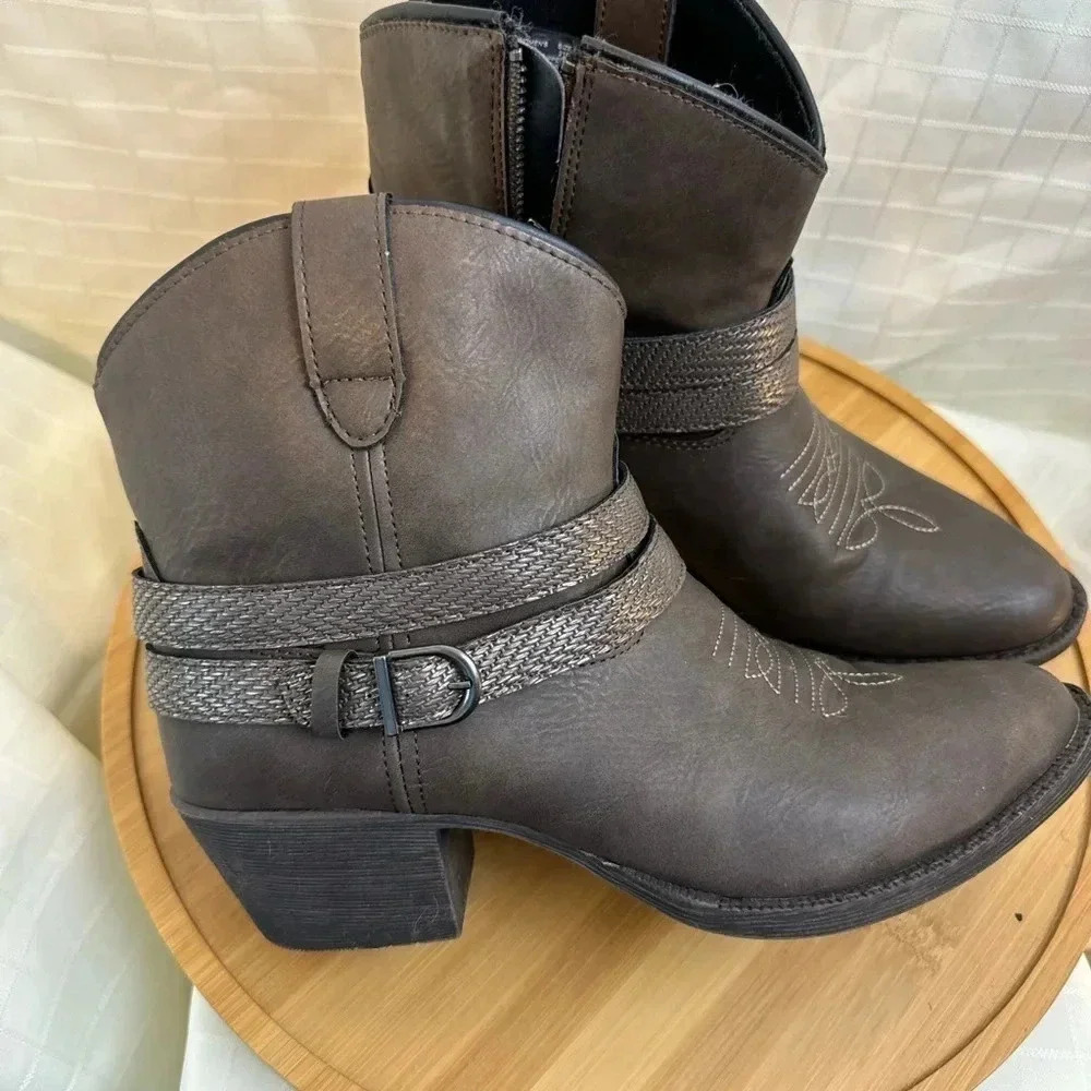 Dingo Women's Low Cut Western Boots Brown Size 7M Pointed Toes